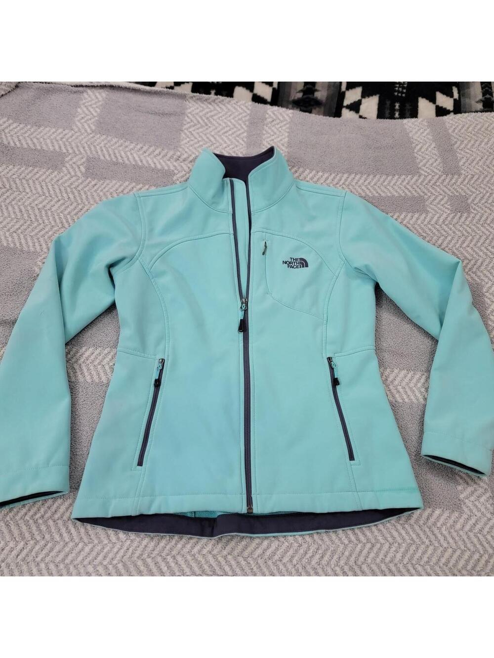 The North Face blue & green jacket #outdoor #hiking